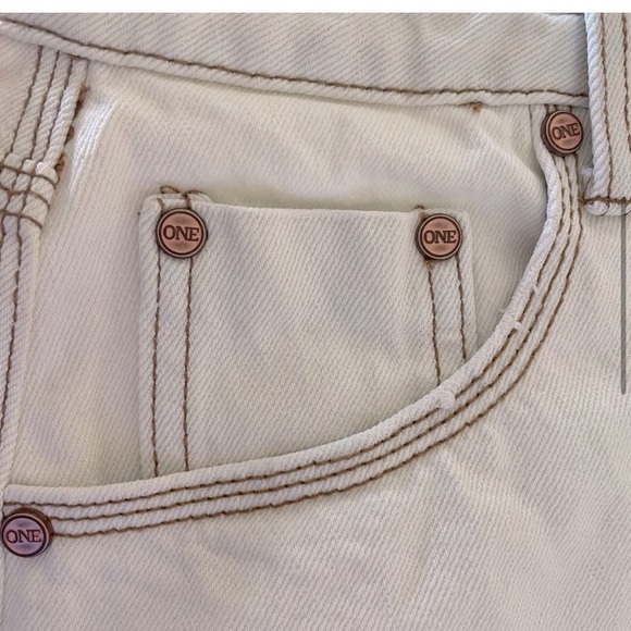NWOT One Teaspoon High Waisted Bandits Jean Shorts in White Beauty - Picture 2 of 3
